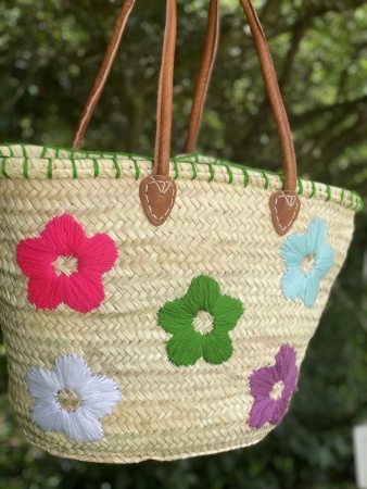 Panier en paille fleurs multicolores